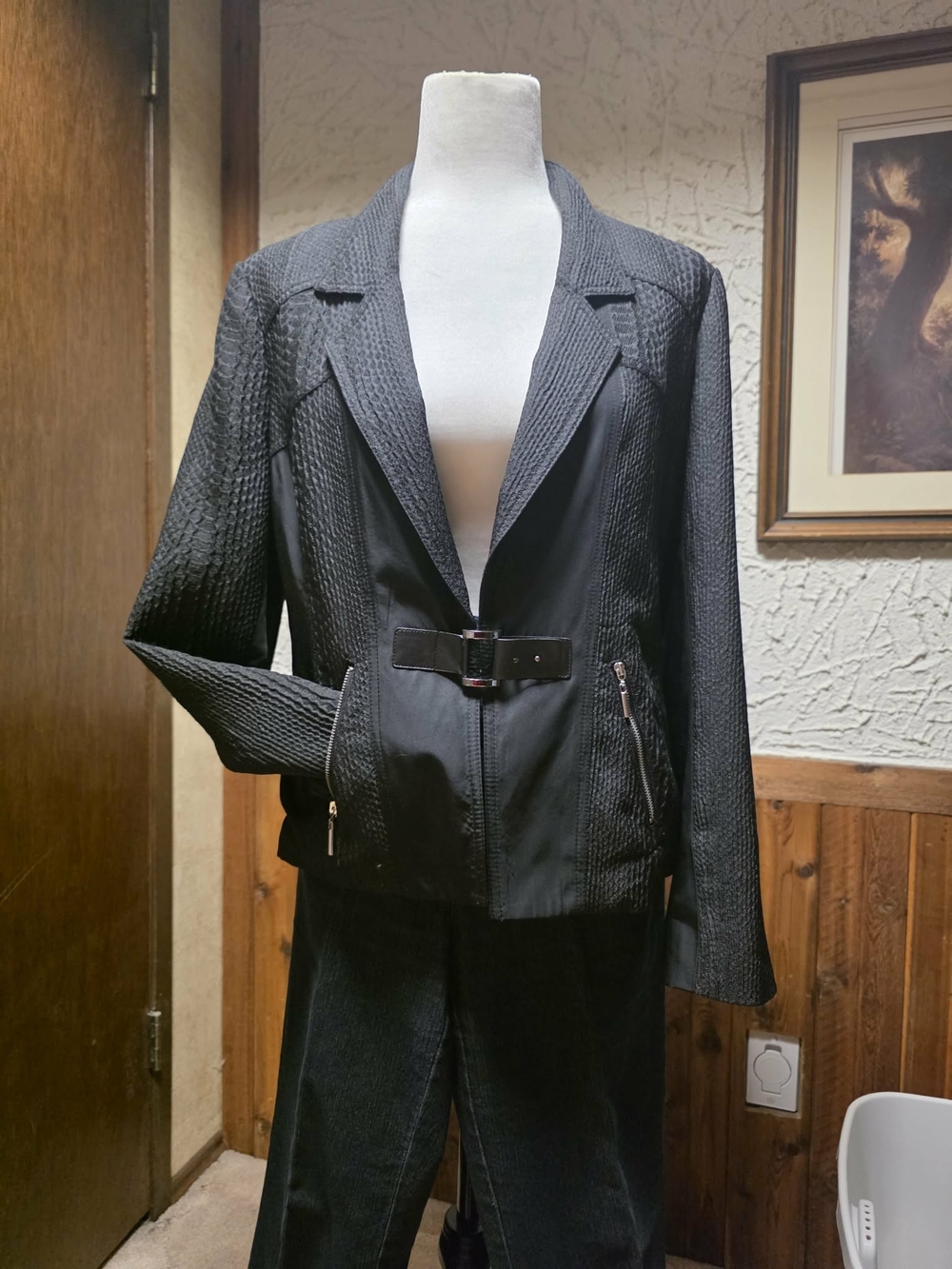 Conradc Size 10 Black Women's Textured Suit Jacket